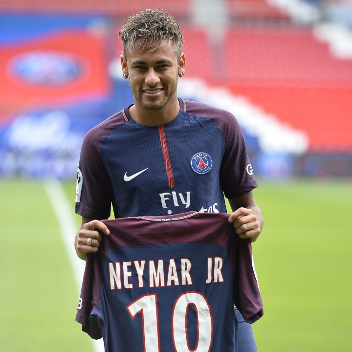 千亿球友会官网-世界纪录！9年前内马尔2.22亿去巴黎，可惜效力6年无缘欧冠+金球