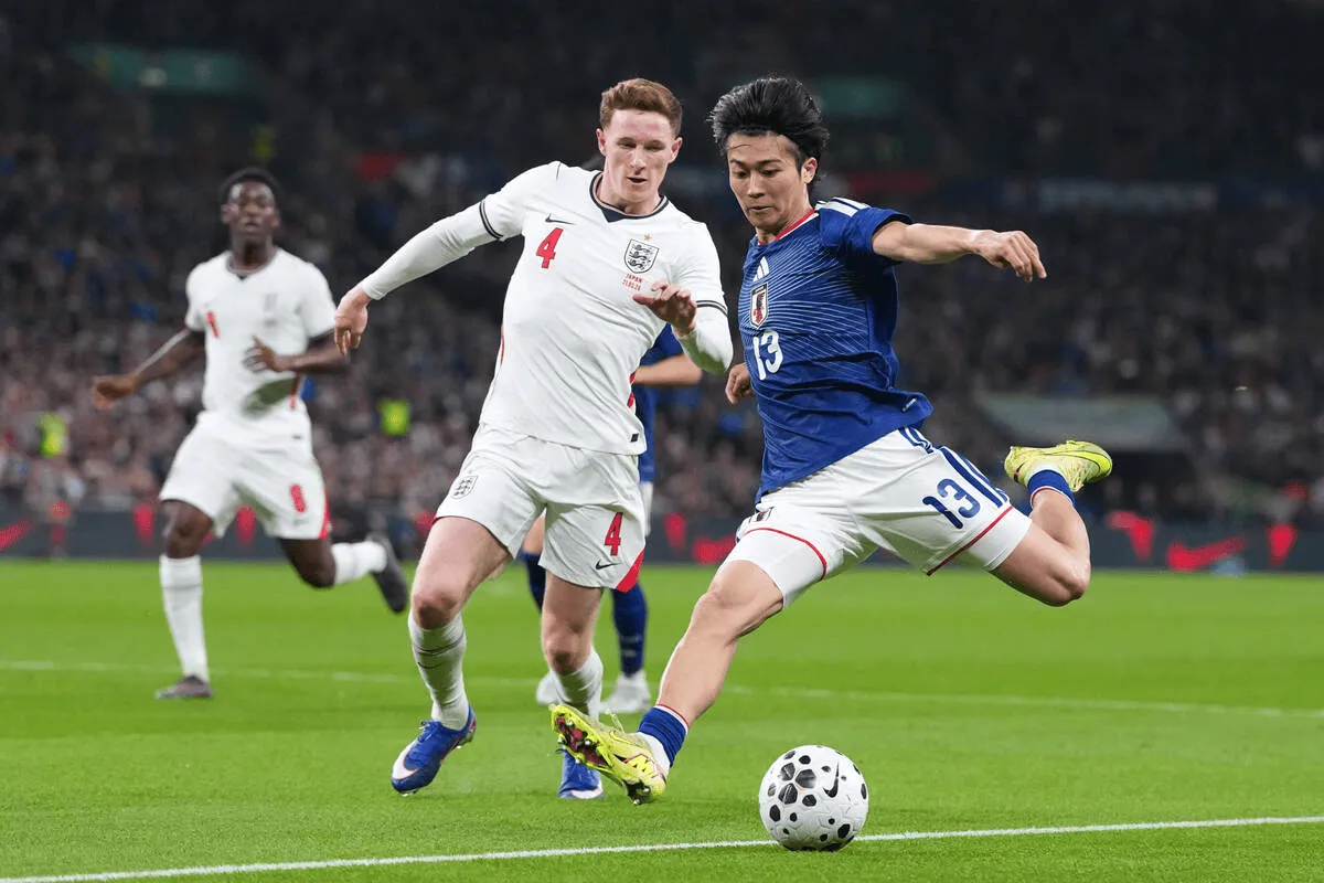 中村敬斗：助攻那球看到有空位就传了，大概一半是凭感觉的